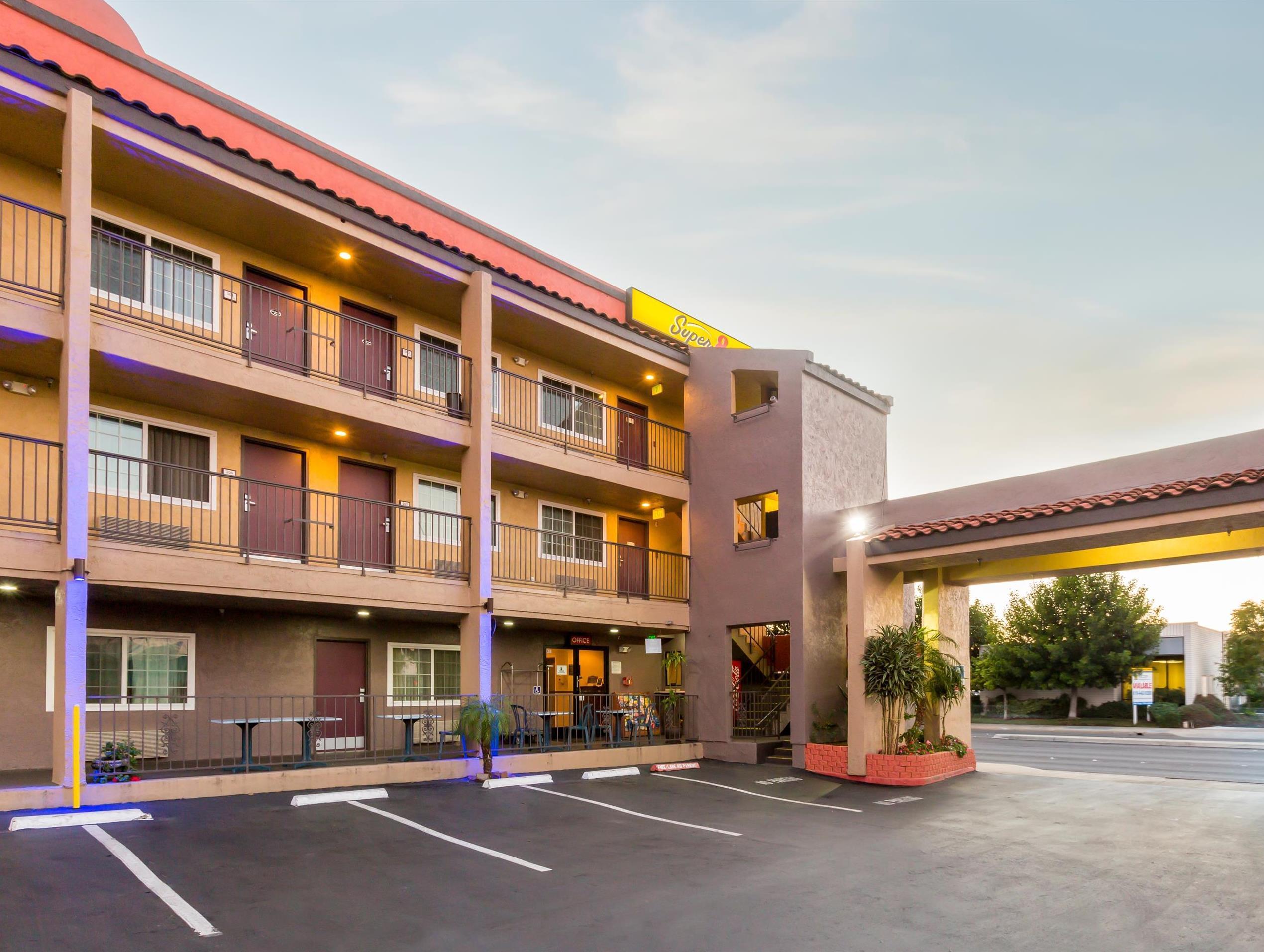 Super 8 By Wyndham El Cajon San Diego Εξωτερικό φωτογραφία