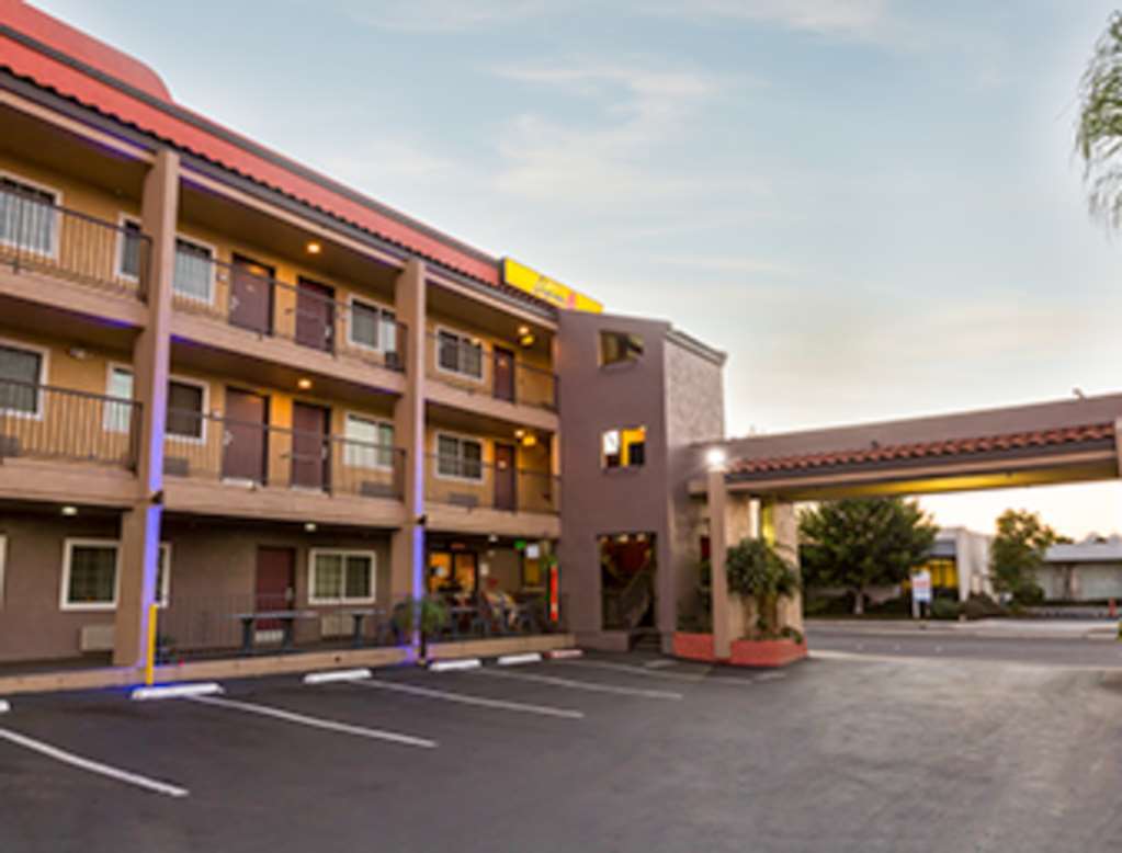 Super 8 By Wyndham El Cajon San Diego Εξωτερικό φωτογραφία
